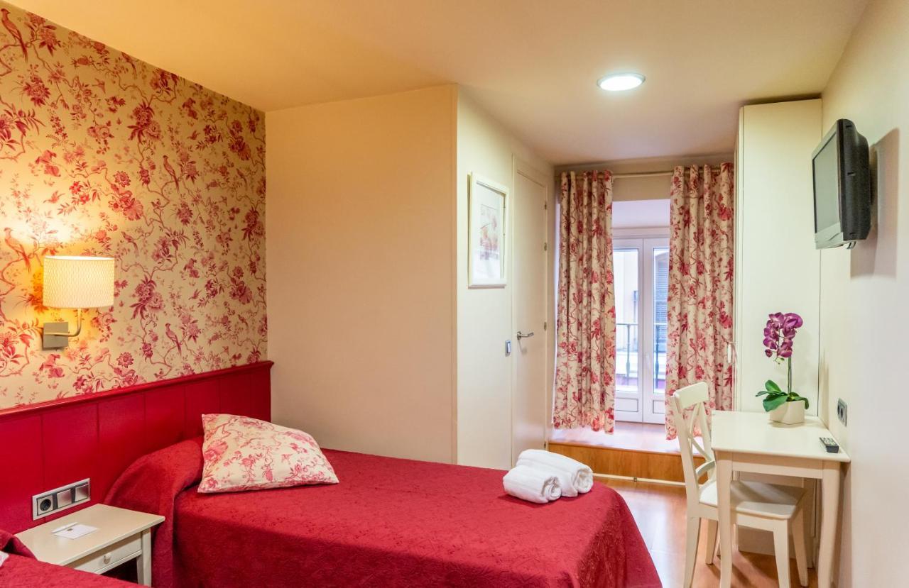 Hostal Matheu Madryt Zewnętrze zdjęcie