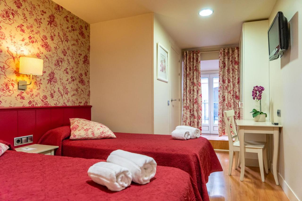 Hostal Matheu Madryt Zewnętrze zdjęcie