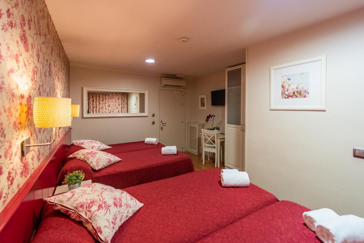 Hostal Matheu Madryt Zewnętrze zdjęcie