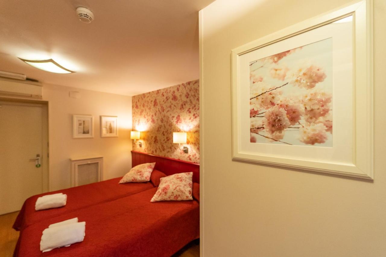 Hostal Matheu Madryt Zewnętrze zdjęcie