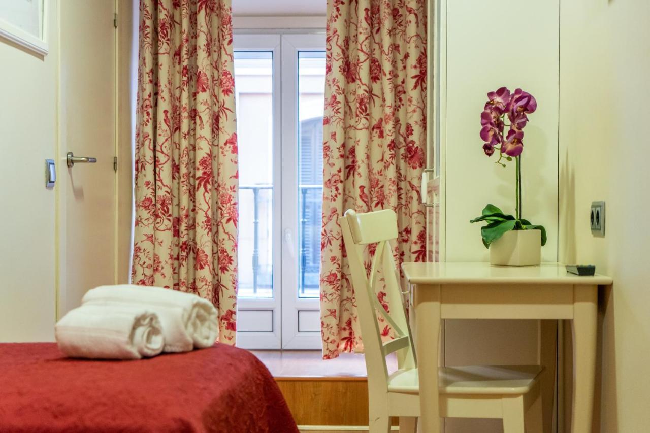 Hostal Matheu Madryt Zewnętrze zdjęcie