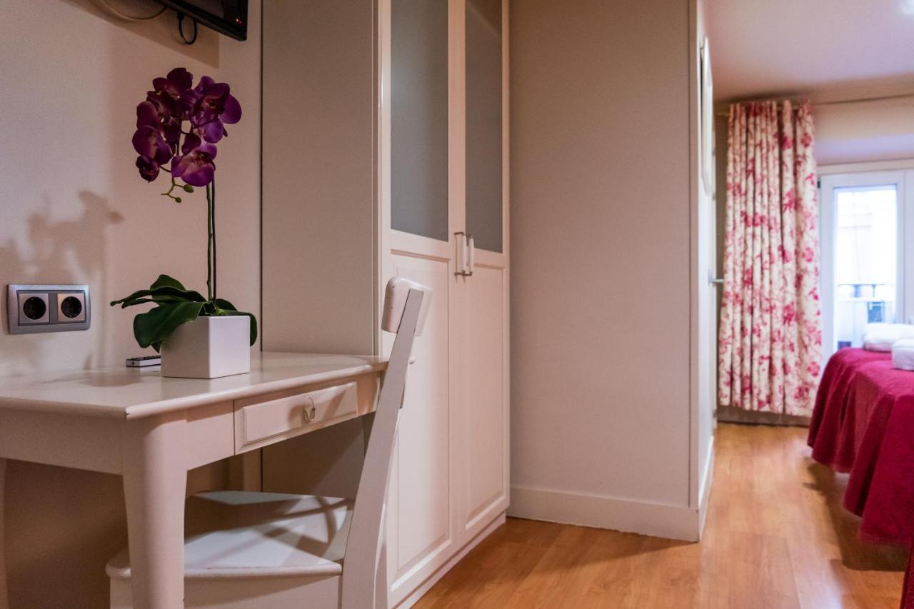 Hostal Matheu Madryt Zewnętrze zdjęcie