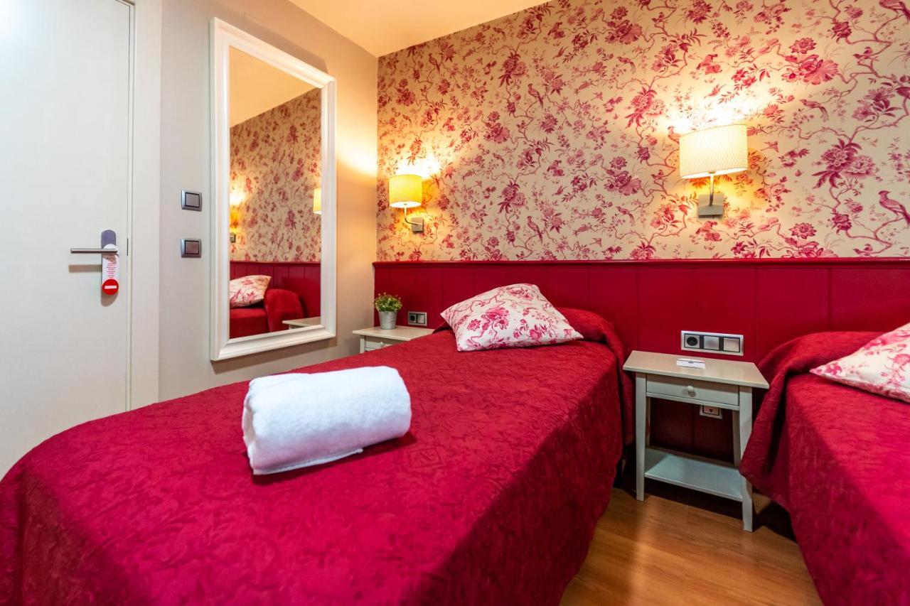 Hostal Matheu Madryt Zewnętrze zdjęcie