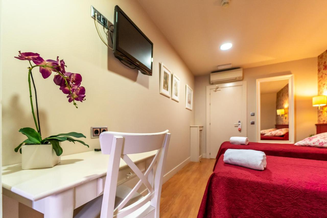 Hostal Matheu Madryt Zewnętrze zdjęcie