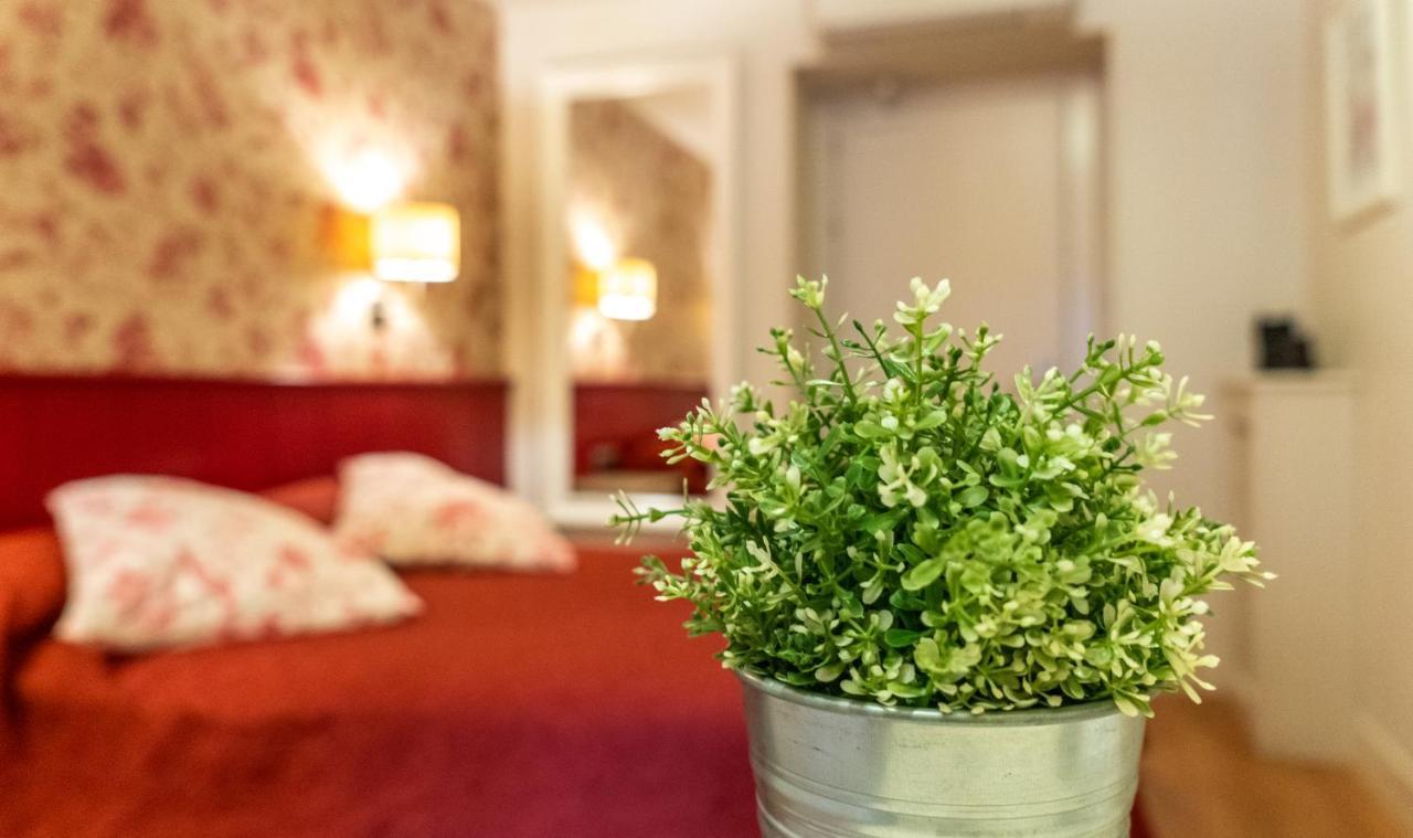 Hostal Matheu Madryt Zewnętrze zdjęcie