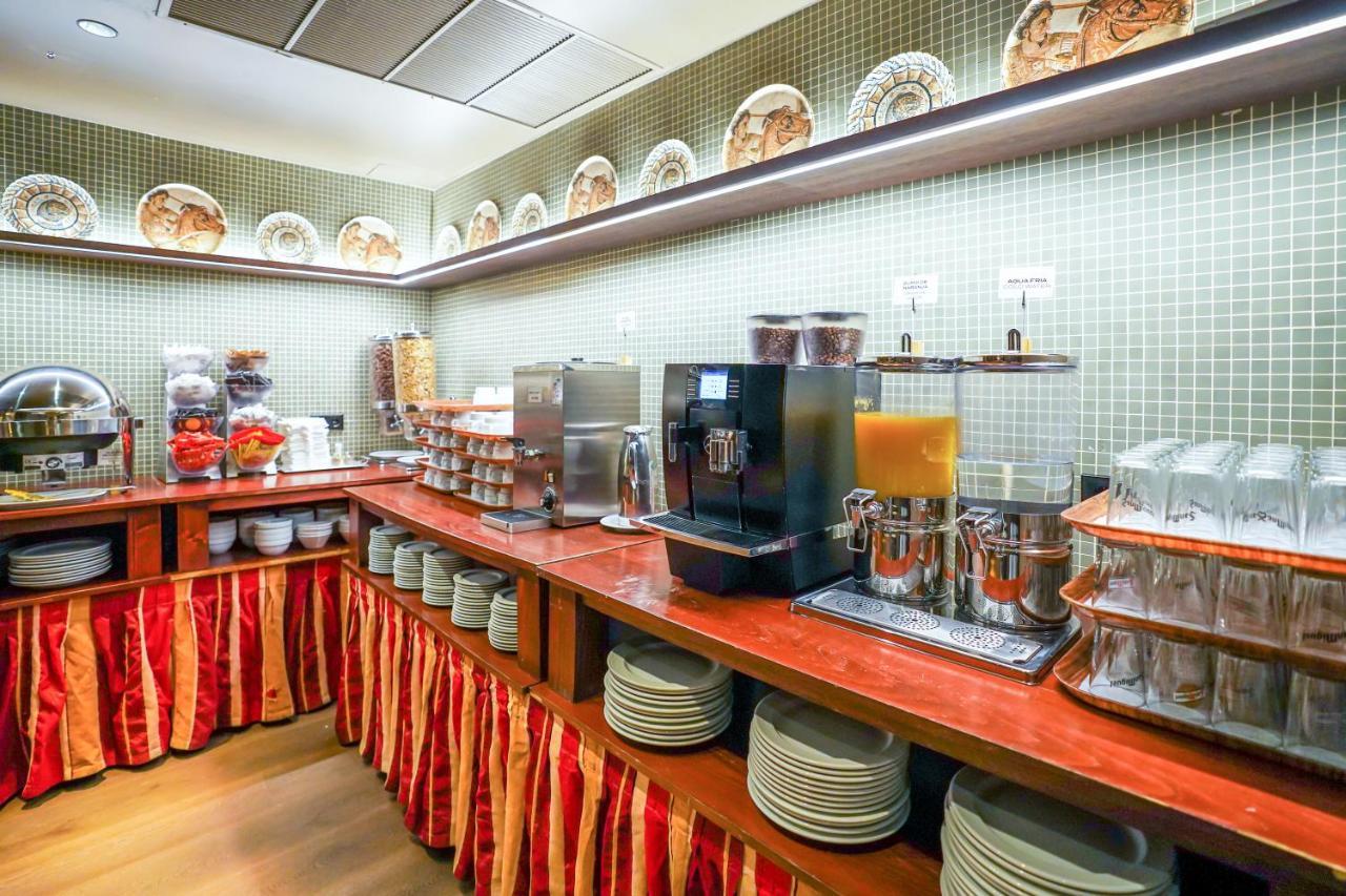 Hostal Matheu Madryt Zewnętrze zdjęcie