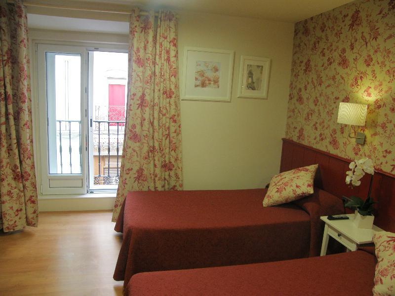 Hostal Matheu Madryt Zewnętrze zdjęcie