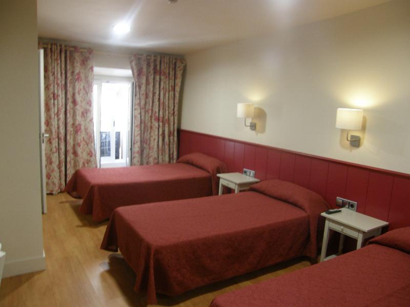Hostal Matheu Madryt Zewnętrze zdjęcie